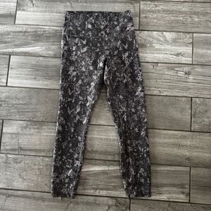 Lululemon Wunder Train Leggings 25" Size 8 Snakeskin Grey